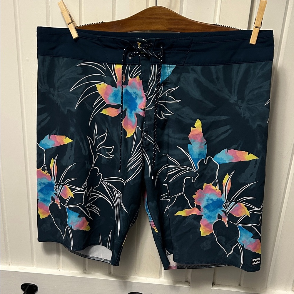 Billabong Men's Board Shorts 32s